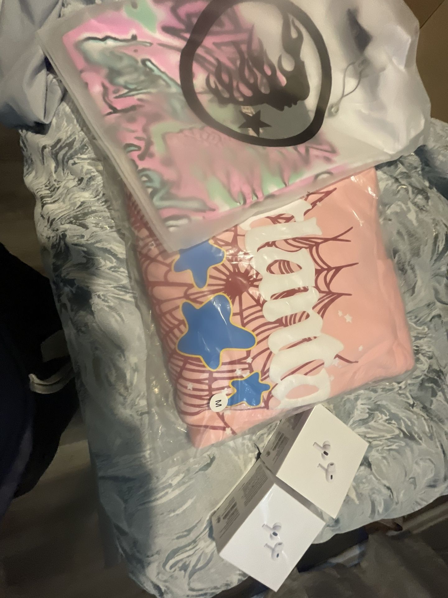 AirPod Pro 2 , Sp5der Atlanta Hoodie , Hellstar Shirt