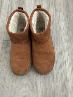 Girls boots size 3