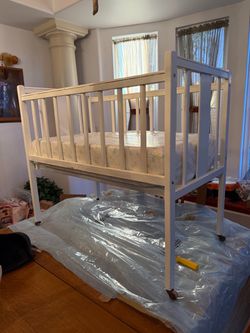 White Wooden Baby Crib with Wheels