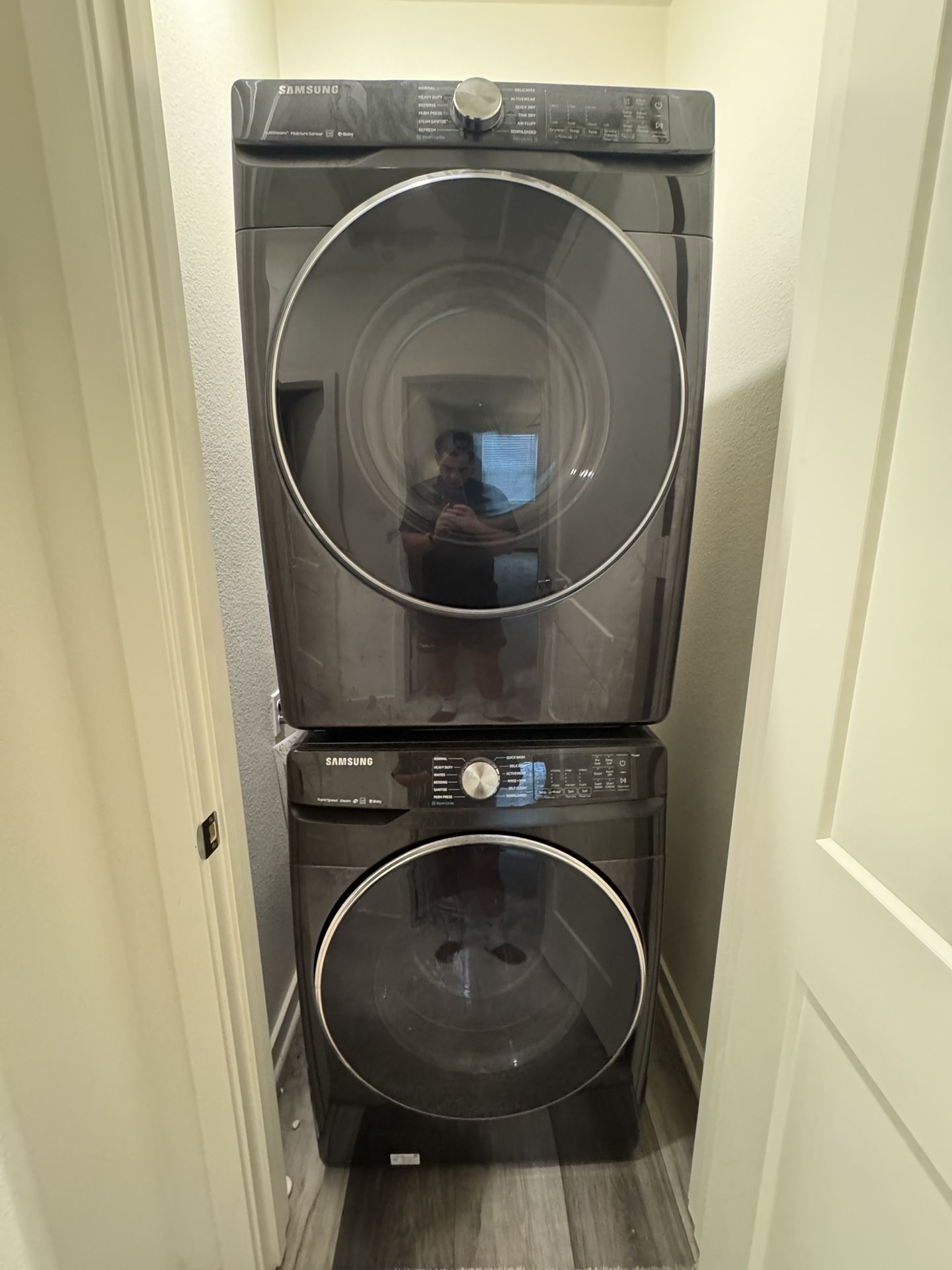 🧺 Samsung Front-Load Washer & Dryer (Stacked Set)