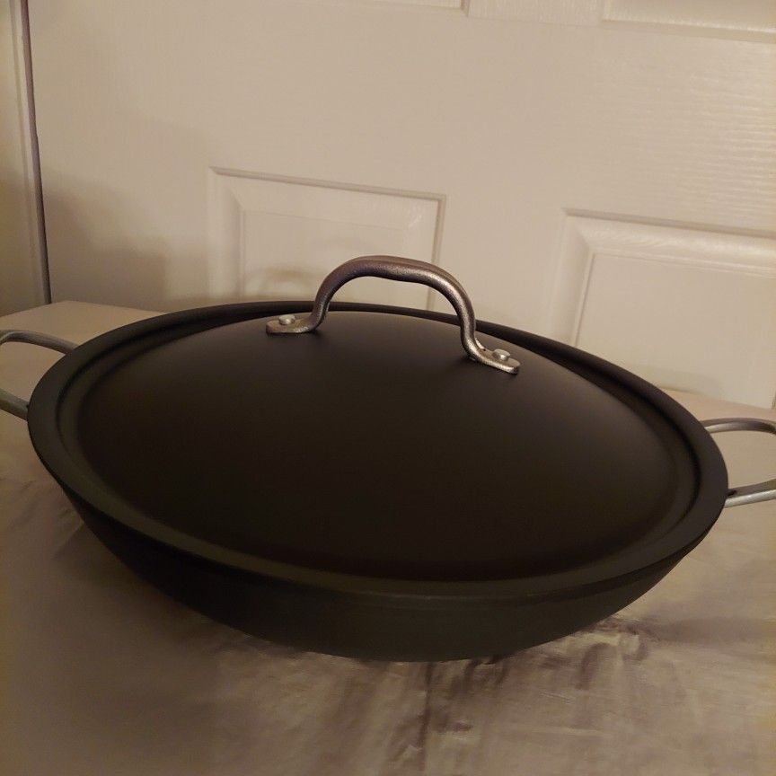 Calphalon Commercial Hard-Anodized 12-Inch Everyday Pan with Lid