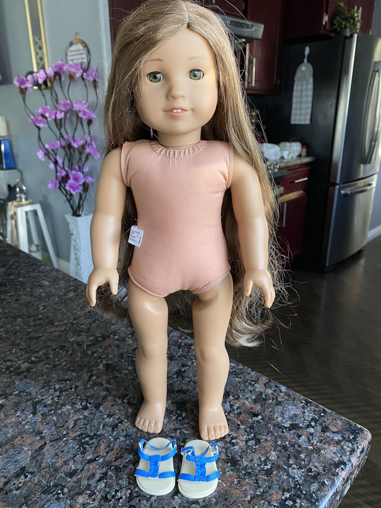 KANANI DOLL AMERICAN GIRL DOLL KANANI AKINA GIRL OF THE YEAR 2011 AND SANDALS OBO