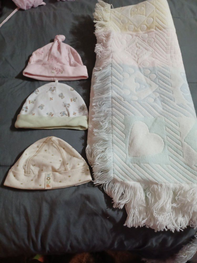5 Outfit Baby Girl Clothes, Hats And Blanket