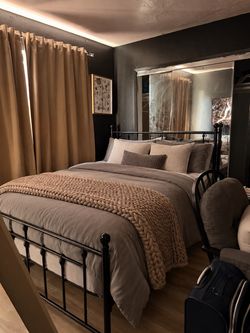 Bed frame & mattress