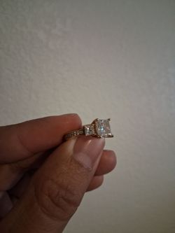 Princess cut daimond lab grown engagement ring
