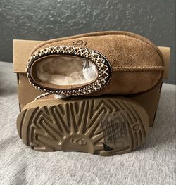 Kid Ugg size 7