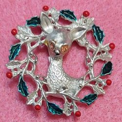 Vintage Silvertone "REINDEER WREATH" Brooch MINT CONDITION! (UNUSED) EXTREMELY RARE! IMMACULATE CONDITION Please Read Description.