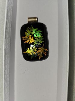 Amazing sparkling multicolor florentine dichroic glass Pendant With Oak Leaf  Pattern 