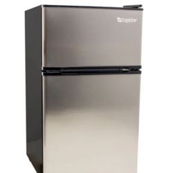 EdgeStar 19 Inch Wide 3.1 Cu. Ft. Energy Star Rated Fridge/Freezer with Interior Lighting Model:CRF321SS