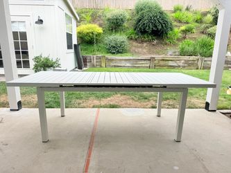 Outdoor Extendable Table 66-96”