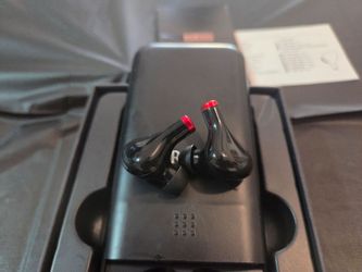 Glo22 wireless ear buds w/charge case