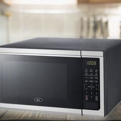 New - Open Box - Oster (OGCMDM11S2-10) 1.1 cu. ft. Stainless Steel Microwave Oven