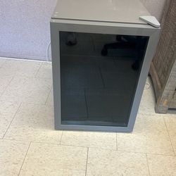 SMALL OFFICE REFRIGERATOR  
