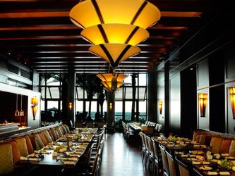 Necesito dos personas para limpiar un restaurante en Vero Beach , de noche buen pago