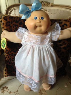 VINTAGE CABBAGE PATCH KID DOLL WITH TOOTH AND TAG