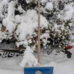 Sturdy Metal Snow Shovel With Wooden Handle 