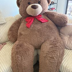 Giant stuffed bear