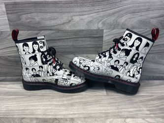 Dr. Martens Fuyuki Kanai Pride Boots Women’s (A1D018902)