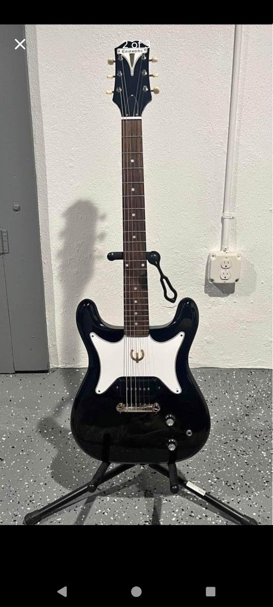 Epiphone Coronet Reissue. Ebony. Beautiful Guitar!