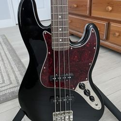 Squier Classic Vibe '60s Jazz Bass 3-Color Sunburst