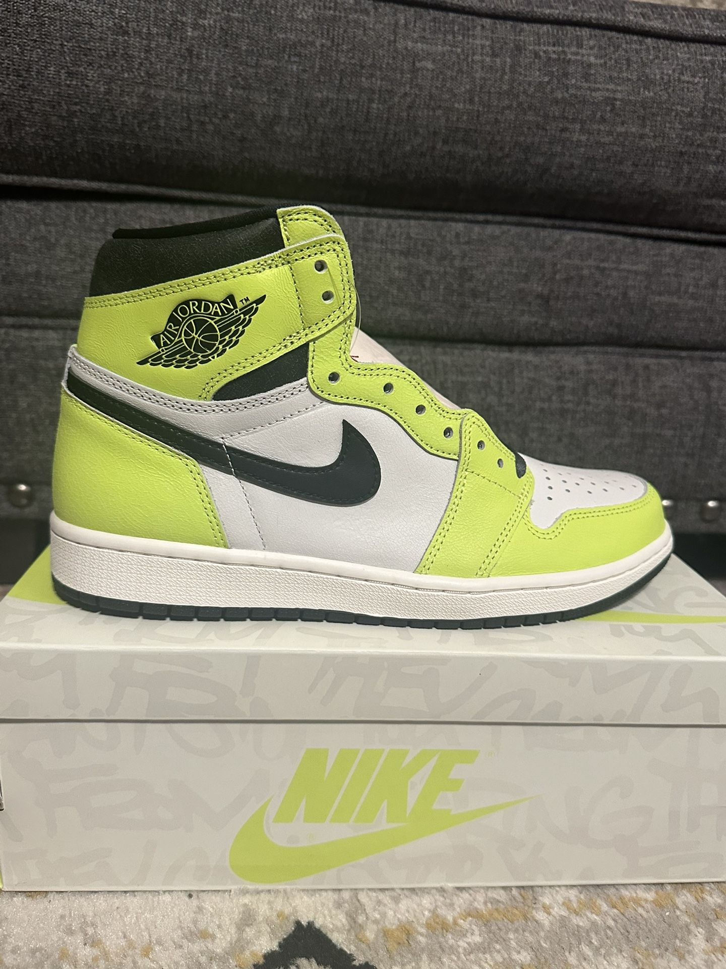 Brand new Jordan Retro 1 High Visionaire Size 9.5 with box 