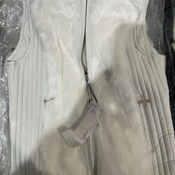 Wholesale White Faux Fur Vest Woman $20 8 Pieces 