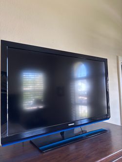 TOSHIBA Tv 45 inch