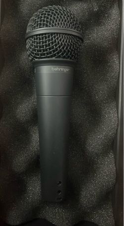 Behringer XM8500 microphone