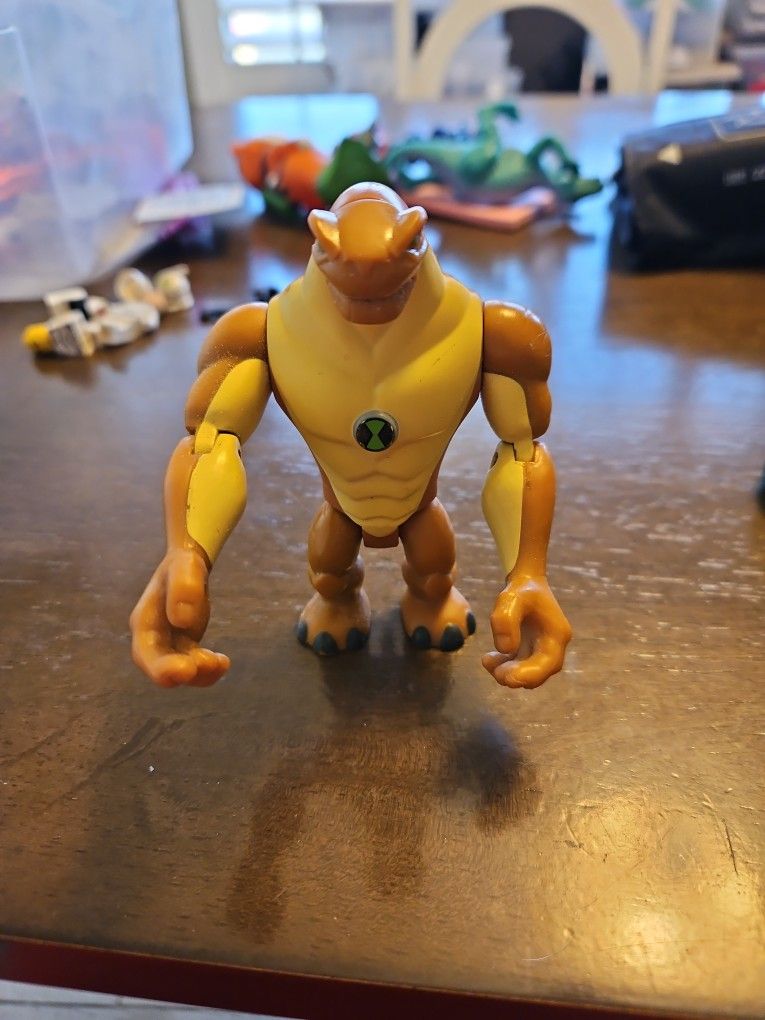 Ben 10 Alien Force Humungousau Lizard Dinosaur