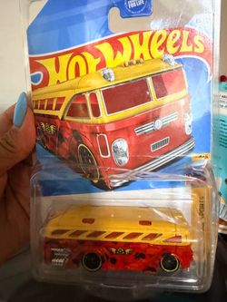 SE Surfin’ School Bus Hot Wheel