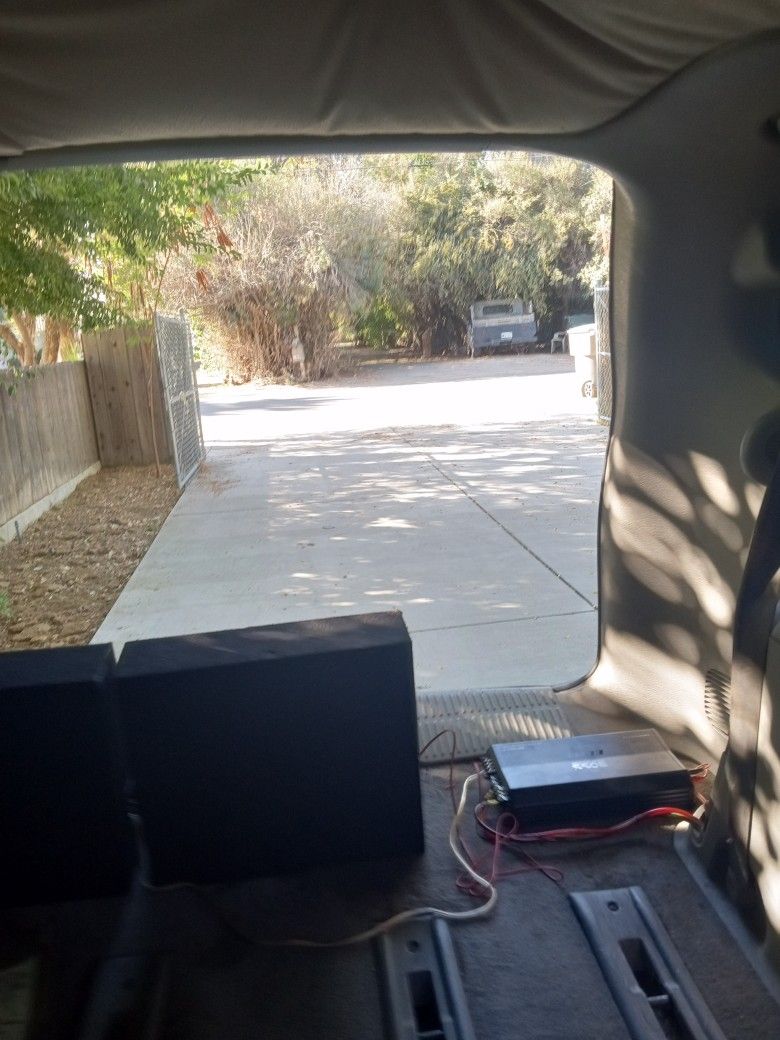 Amp And Car Stereo Installs Mobil