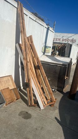 Long two by fours look brand new but they have been used there’s industrial bucket some boxes