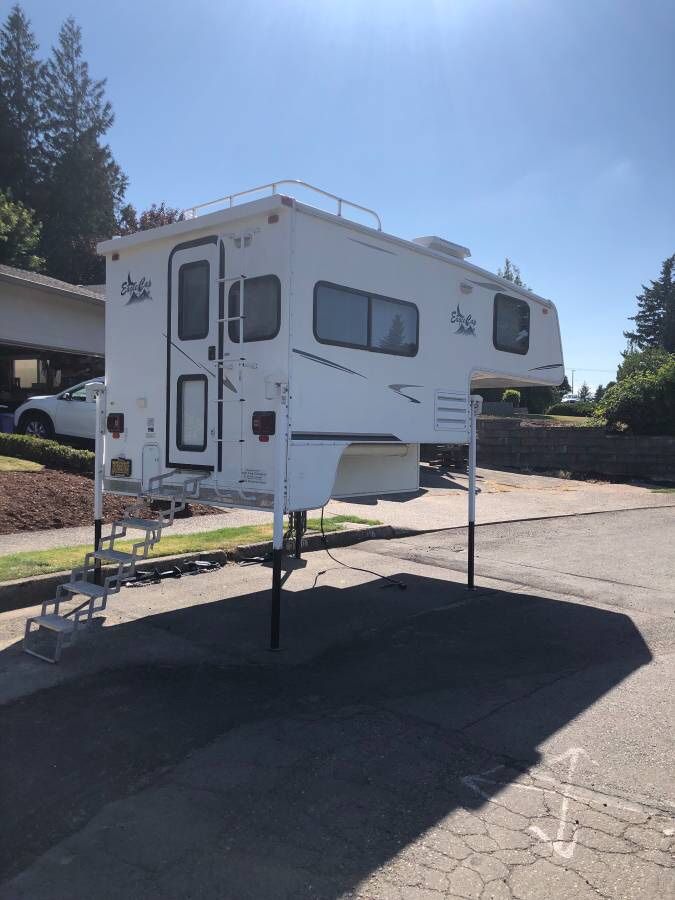 2006 Eagle Cap camper