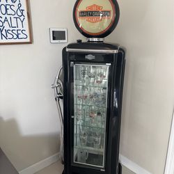 Harley Davidson beer glasses.