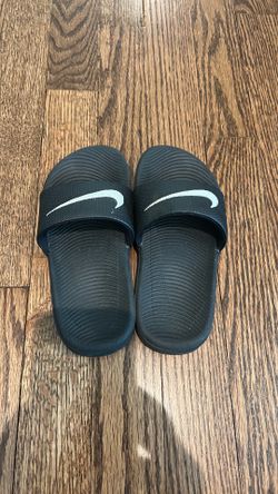 Kids size 11 Nike pool sandal/slide
