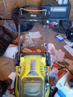 Electric lawnmower