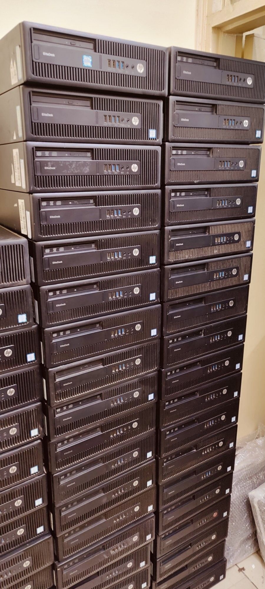 HP EliteDesk 800 G2 SFF I5-6500 , 8gb ,Quantity available