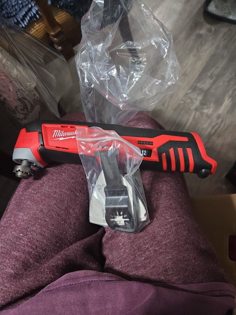 Milwaukee M12 Multi Tool With Accessories Bare Tool