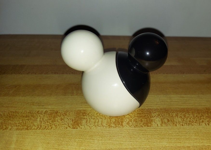 VINTAGE DISNEY MICKEY MOUSE EARS BLACK & WHITE YING YANG SALT & PEPPER SHAKERS