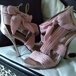 Ladies Mauve Heels Size 6