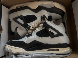 Jordan 4s platinum size 7 GS