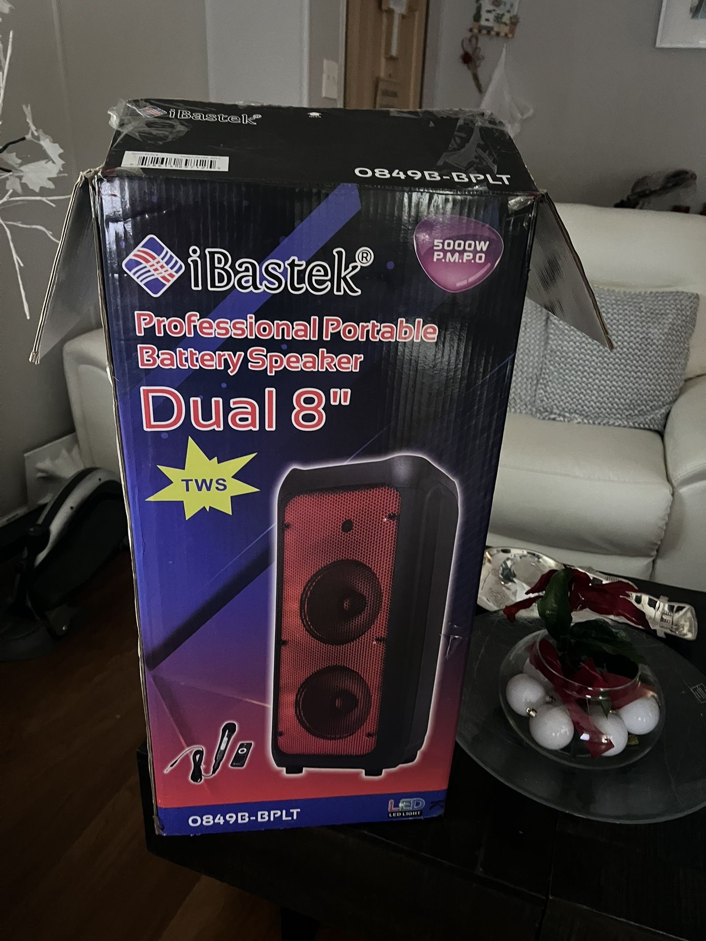NEW KARAOKE AND SPEAKER. BLUETOOTH MICROPHONE
