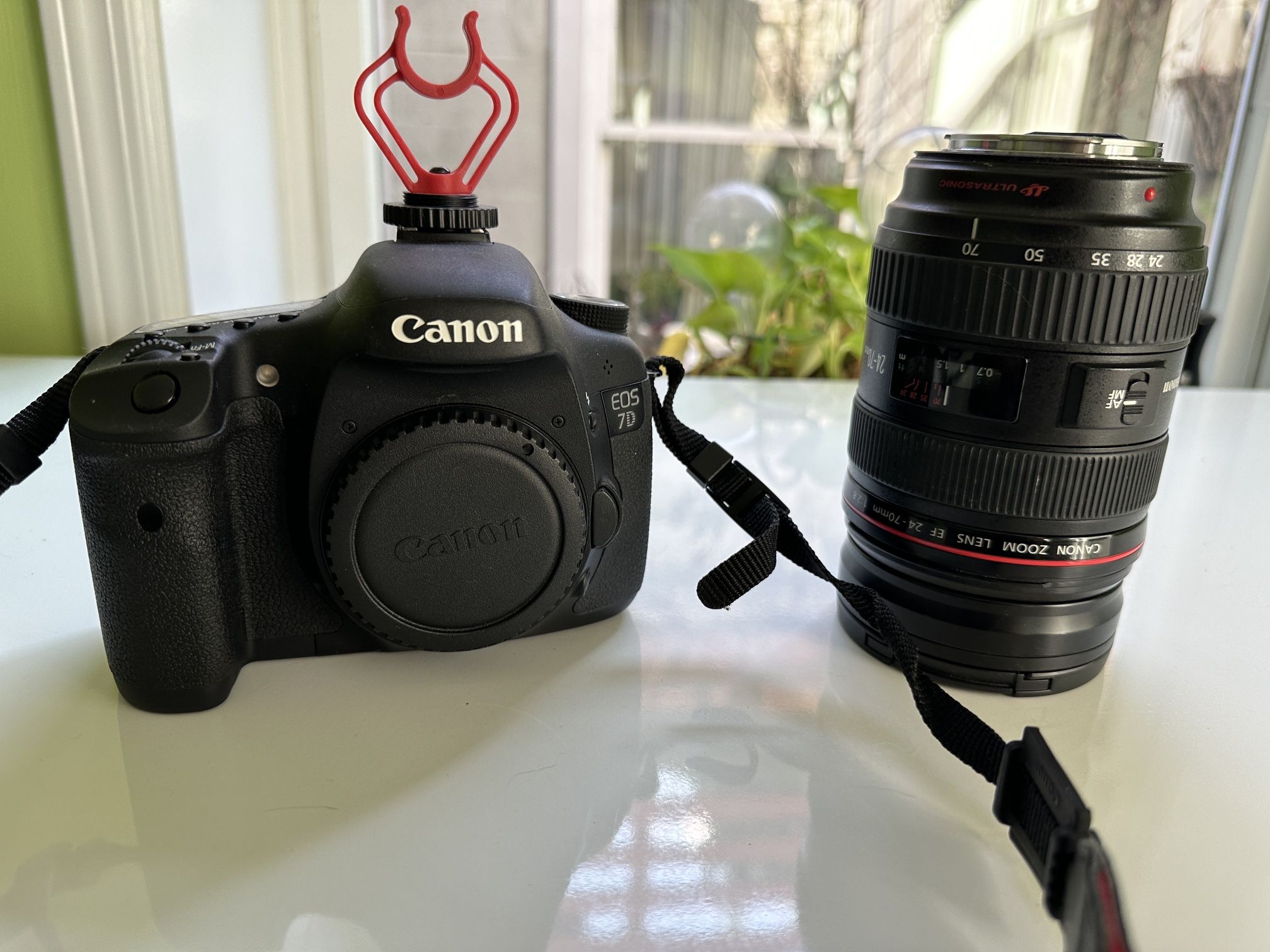 Canon 7d & 24 70 Lens Electronics & Media