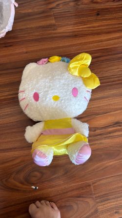 Hello kitty with yellow dress
