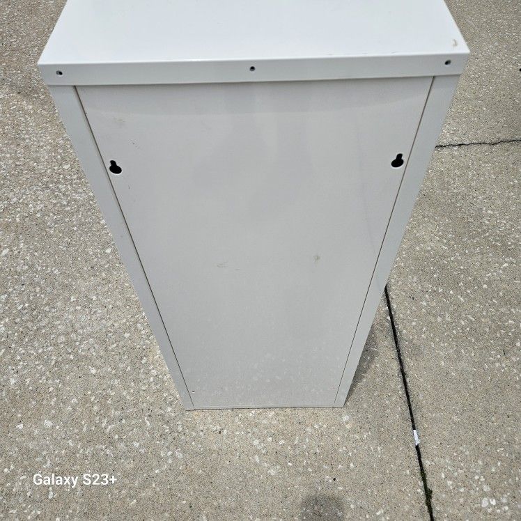 WHITE FILE CABINET WITH KEY 3 SHELFS -