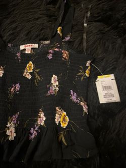 Medium crop top black floral
