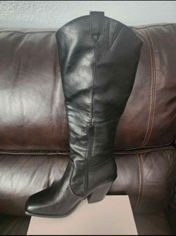 Black Knee-High Western Cowboy Boot