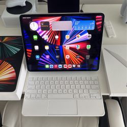 iPad Pro 12.9 Inch 5th Generation (silver) With Apple Key Board