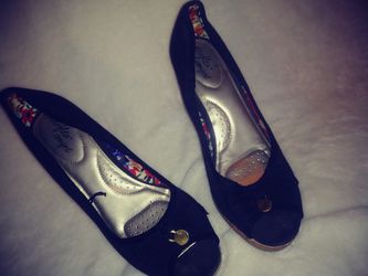 black shoes. size 9.5 wedge