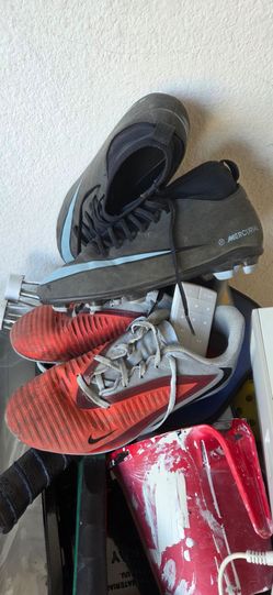 Kids Cleats Size 4.5